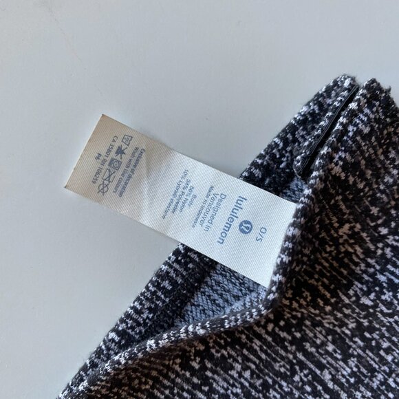 Lululemon Customizable Snap Scarf Rulu Gray - Picture 4 of 8